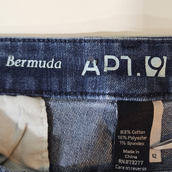 Apt 9 Womens Bermuda Denim Shorts Dark Wash Blue Stretch Size 12 EUC - Picture 2 of 4